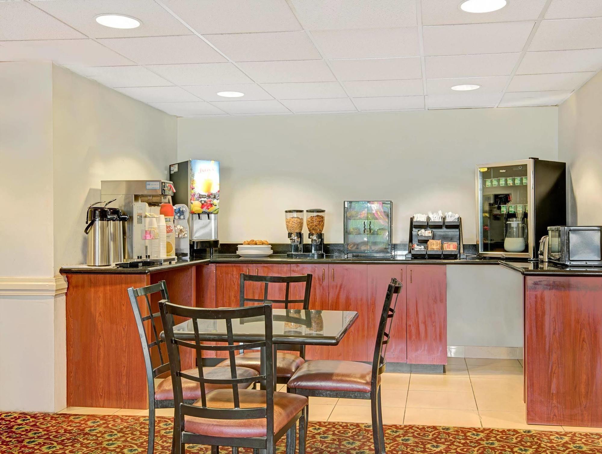 Microtel & By Wyndham 2*